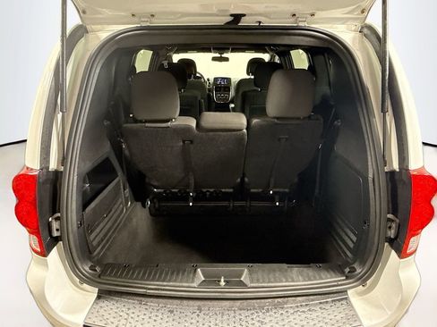Used 2018 Dodge Grand Caravan SE FWD image 22