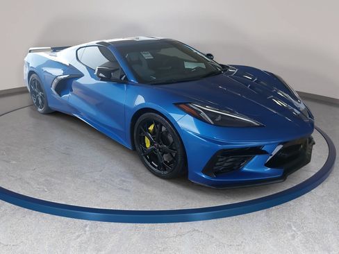 Used 2022 Chevrolet Corvette Stingray Preferred Cpe w/ Z51 Performance Package RWD image 3