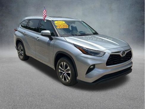 Used 2022 Toyota Highlander XLE FWD image 1