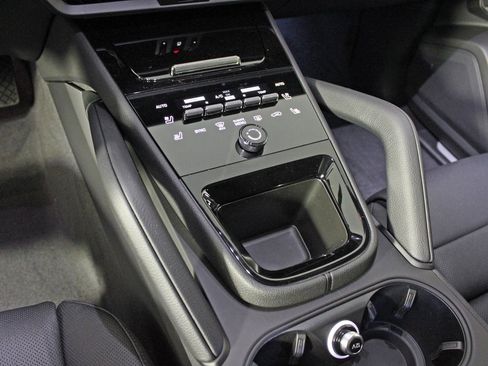 New 2026 Porsche Cayenne image 31