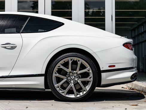 Used 2024 Bentley Continental GT V8 image 18