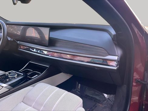 Used 2023 BMW i7 xDrive60 AWD/4WD image 18