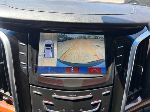 Used 2019 Cadillac Escalade Premium Luxury AWD/4WD image 19