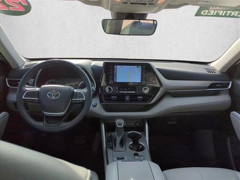 Used 2022 Toyota Highlander XLE FWD image 20