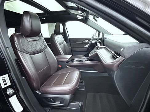 Used 2025 Ford Explorer Platinum w/ LUX Leather Package image 15