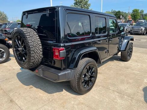 Used 2024 Jeep Wrangler Unlimited Sahara AWD/4WD image 6