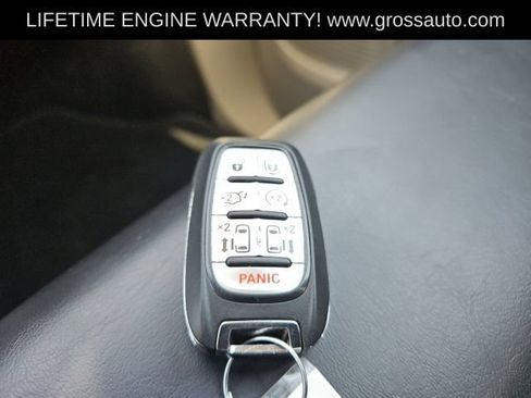 Used 2023 Chrysler Pacifica Touring-L FWD image 24