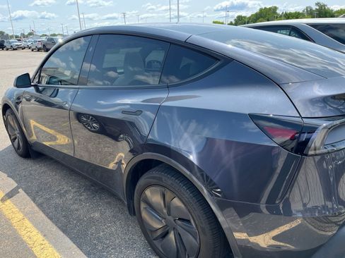 Used 2026 Tesla Model Y 2WD image 11