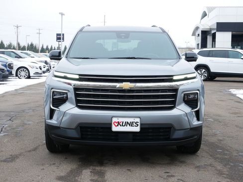 Used 2024 Chevrolet Traverse LT image 2
