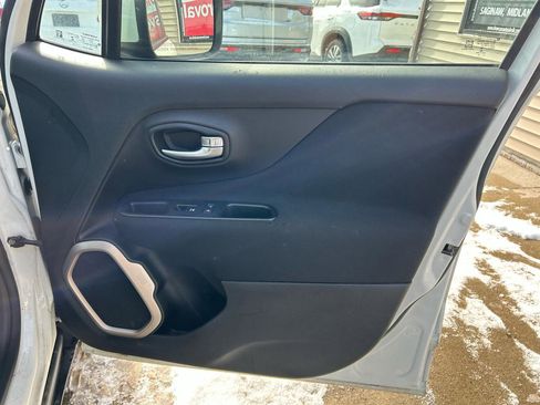 Used 2015 Jeep Renegade Latitude w/ Trailer Tow Group image 16