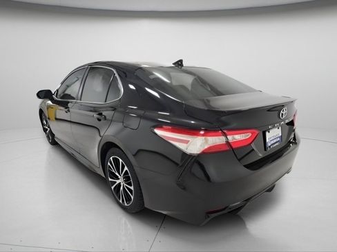 Used 2020 Toyota Camry SE w/ Cold Weather Package image 9