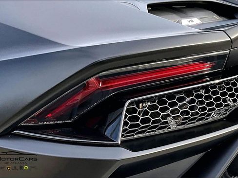 Used 2020 Lamborghini Huracan EVO image 24