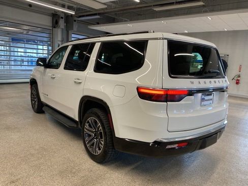 Used 2024 Jeep Wagoneer Series II image 10