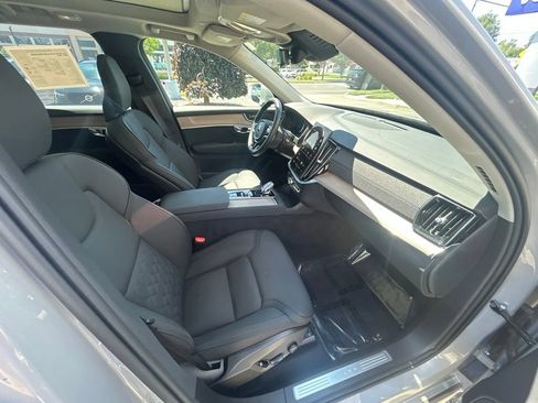 Used 2025 Volvo XC90 B6 Plus AWD/4WD image 16