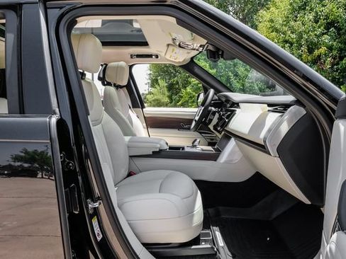 New 2026 Land Rover Range Rover Long Wheelbase SE AWD/4WD image 42