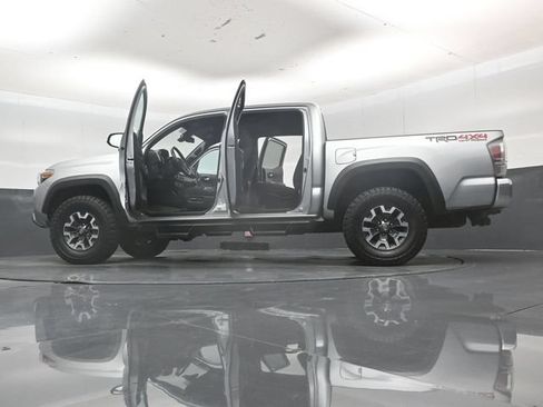 Used 2022 Toyota Tacoma TRD Off-Road AWD/4WD image 58