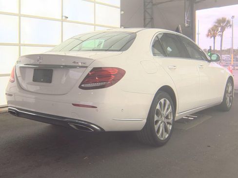 Used 2017 Mercedes-Benz E 300 4MATIC image 3