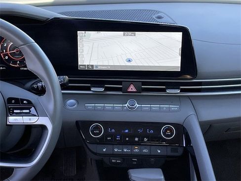 Used 2025 Hyundai Elantra SEL image 15