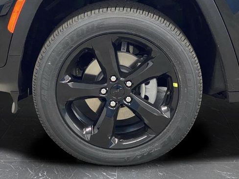 New 2025 Jeep Grand Cherokee Altitude image 37