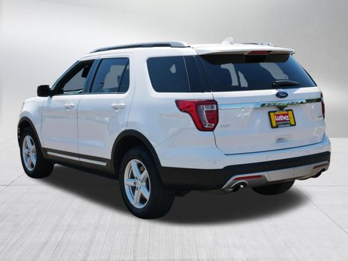 Used 2017 Ford Explorer XLT w/ Equipment Group 202A AWD/4WD image 5