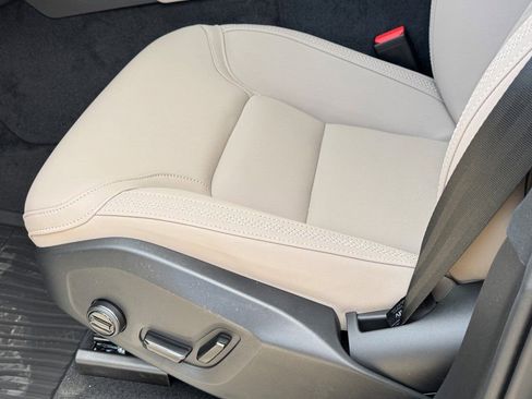 New 2026 Volvo XC90 B6 Plus w/ Protection Package Premier AWD/4WD image 19