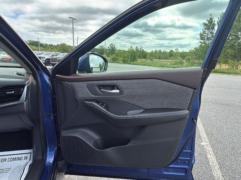 Used 2022 Nissan Rogue SV FWD image 17