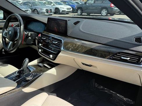Used 2019 BMW M550i xDrive image 11