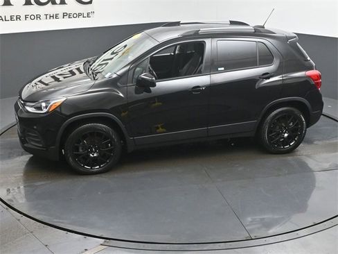 Used 2022 Chevrolet Trax LT w/ Midnight Edition image 57
