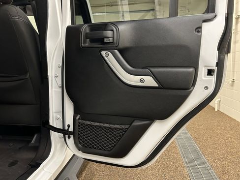 Used 2015 Jeep Wrangler Unlimited Sahara w/ Trailer Tow Group image 15