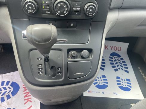 Used 2009 Kia Sedona LX image 12