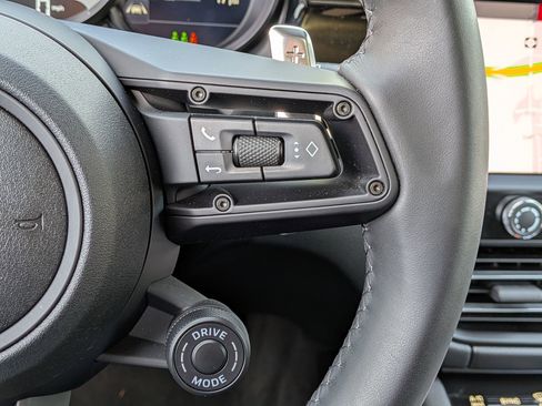 Certified 2025 Porsche Macan S AWD/4WD image 18