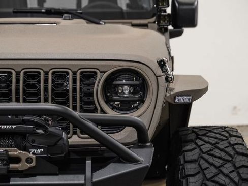 Used 2025 Jeep Gladiator Rubicon w/ Safety Group image 4