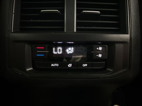 Used 2021 Volkswagen Atlas SEL AWD/4WD image 32
