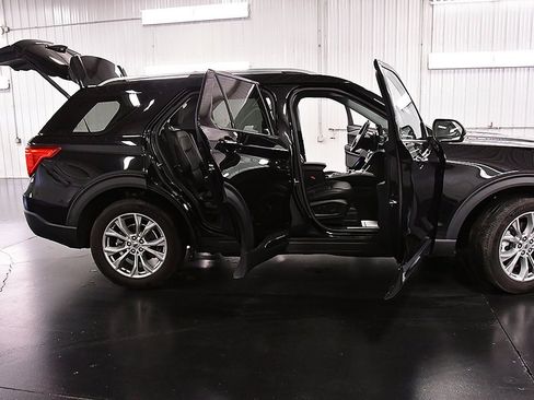 Used 2023 Ford Explorer Limited w/ Limited Technology Package image 33