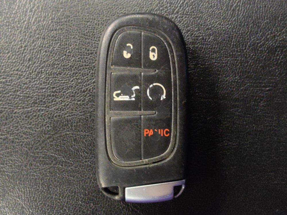 Used 2019 Jeep Cherokee Trailhawk AWD/4WD image 32