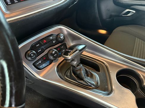 Used 2019 Dodge Challenger SXT image 10