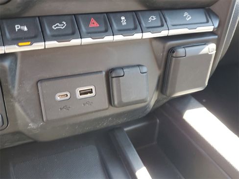 Certified 2022 GMC Sierra 2500 AT4 w/ AT4 Preferred Package image 37