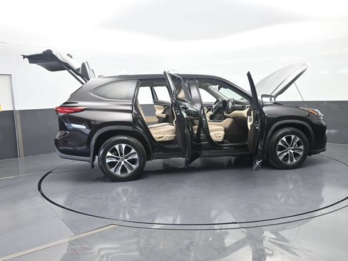 Used 2022 Toyota Highlander XLE FWD image 72