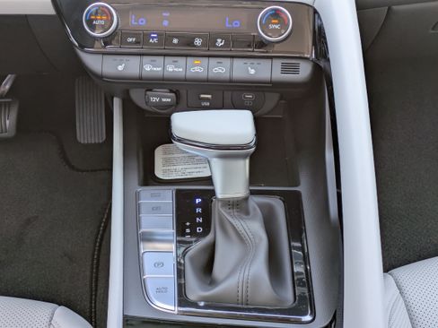 New 2026 Hyundai Elantra Limited FWD image 17