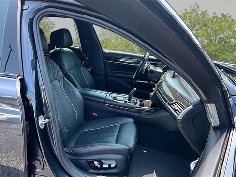 Used 2018 BMW 750i xDrive AWD/4WD image 7