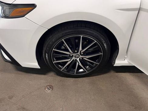 Used 2021 Toyota Camry SE FWD image 29