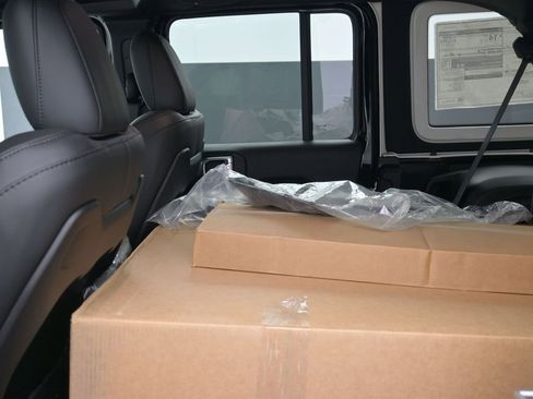 New 2024 Jeep Wrangler Unlimited Rubicon 392 image 16