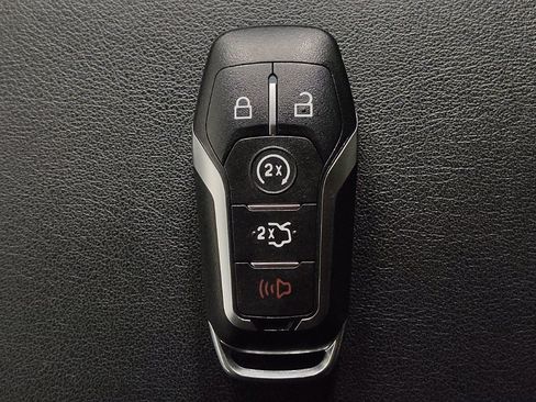 Used 2017 Ford Edge Titanium w/ Equipment Group 301A FWD image 32