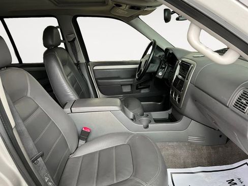 Used 2003 Ford Explorer XLT image 13
