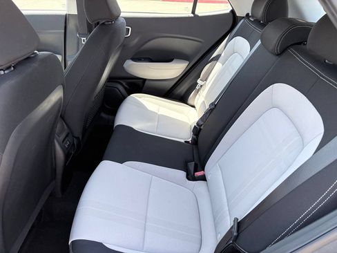 Used 2025 Hyundai Venue SEL FWD image 9