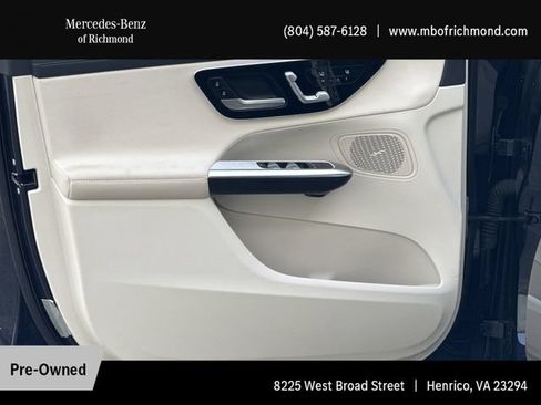 Used 2024 Mercedes-Benz GLC 300 4MATIC image 12