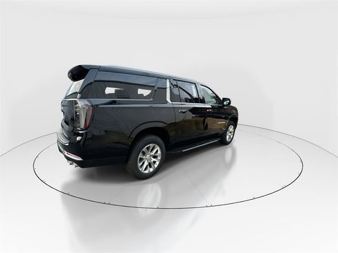 New 2026 Chevrolet Suburban Premier image 8