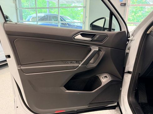 Used 2018 Volkswagen Tiguan SEL w/ 3rd Row Seat Package AWD/4WD image 14
