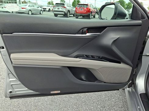 Used 2019 Toyota Camry LE FWD image 13
