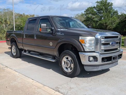 Used 2016 Ford F250 XLT w/ XLT Value Package image 3